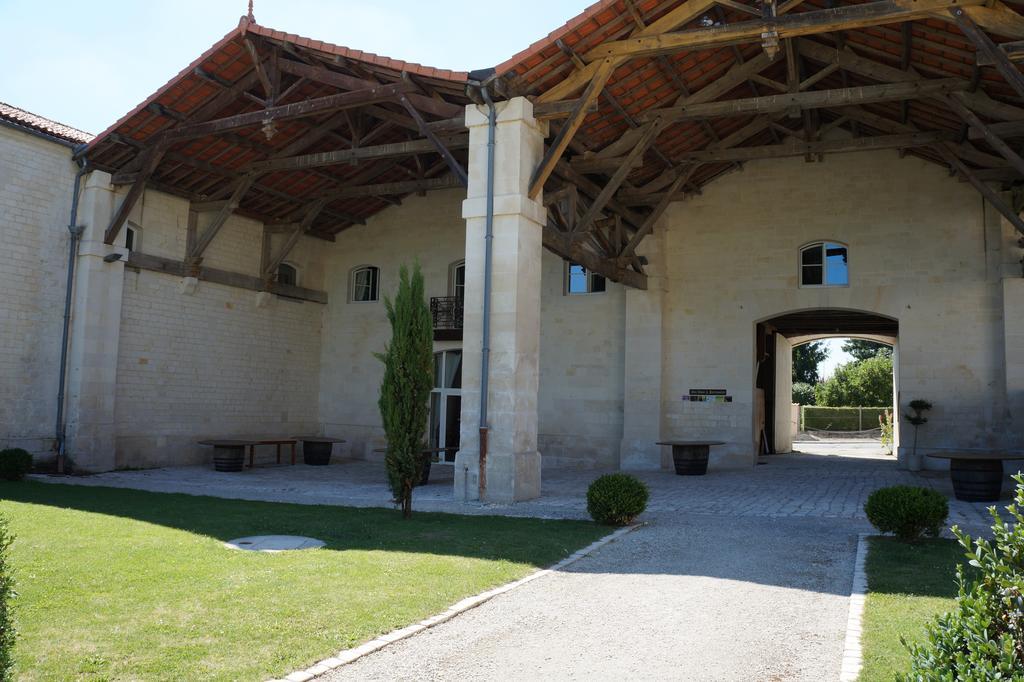Domaine Des Chais Thenac  Exterior photo