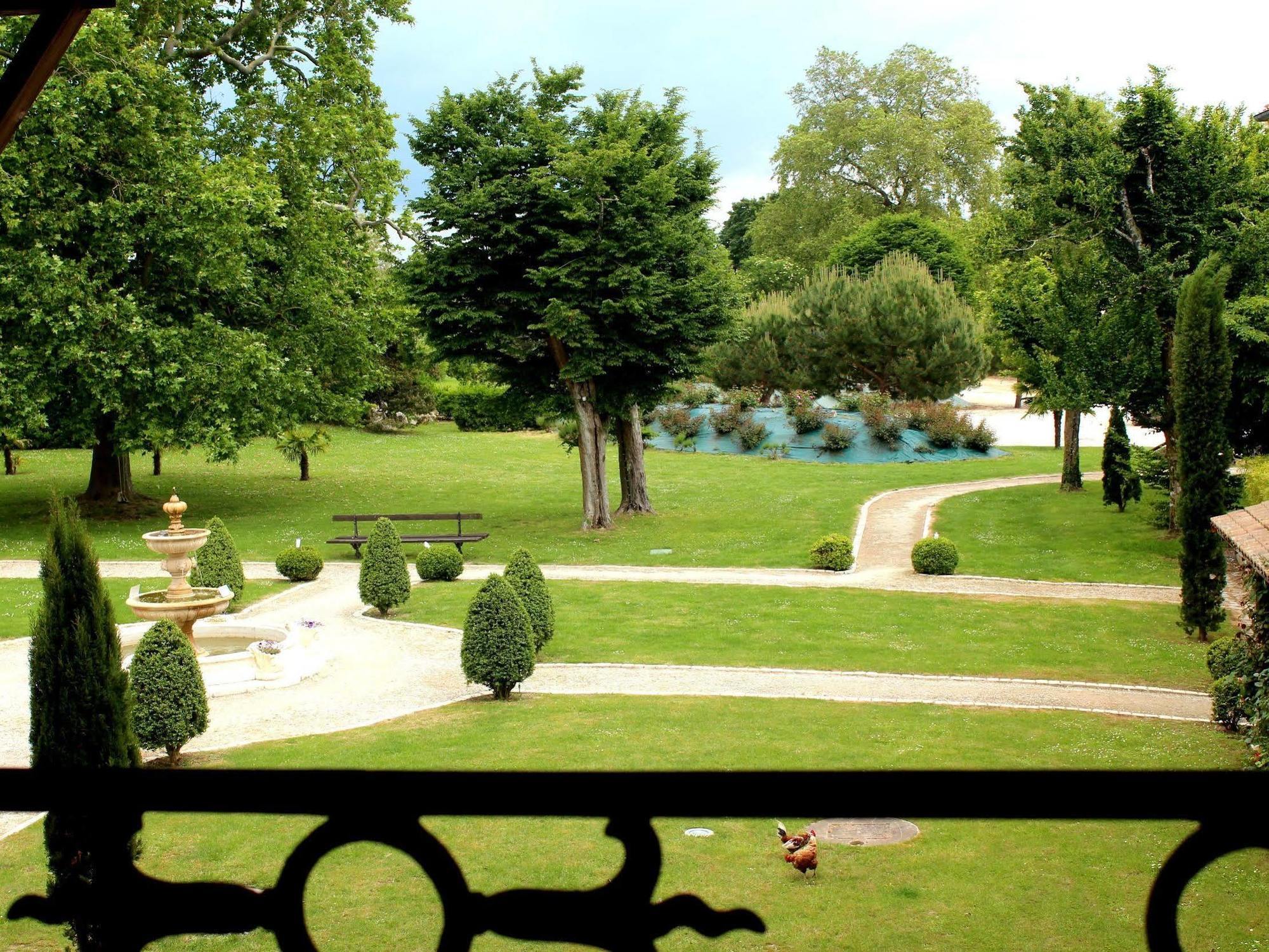 Domaine Des Chais Thenac  Exterior photo