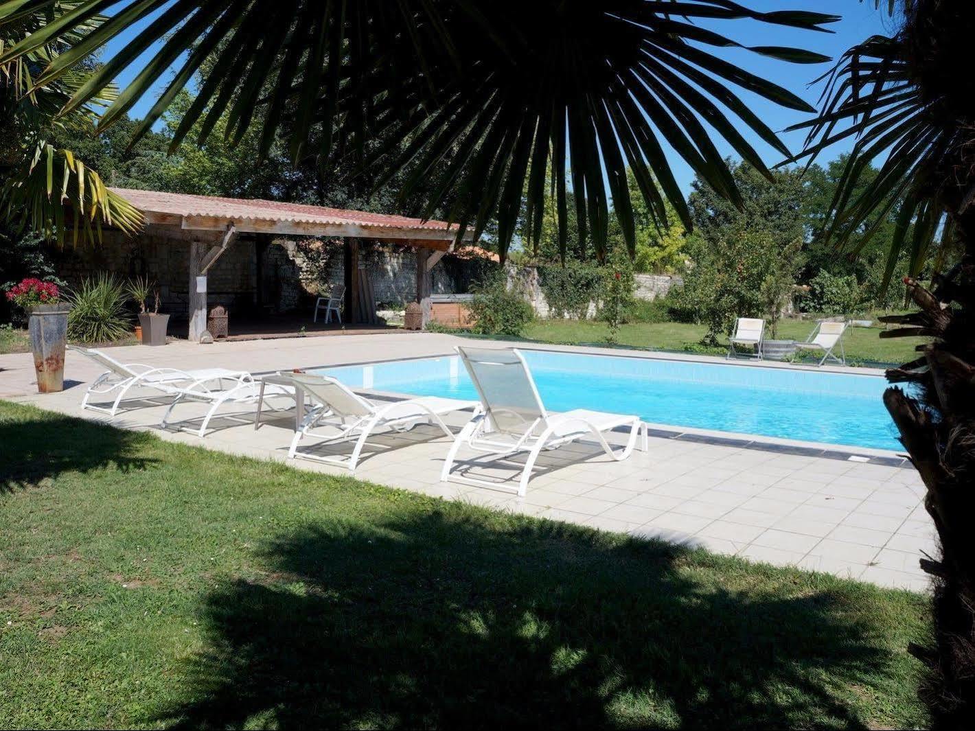 Domaine Des Chais Thenac  Exterior photo